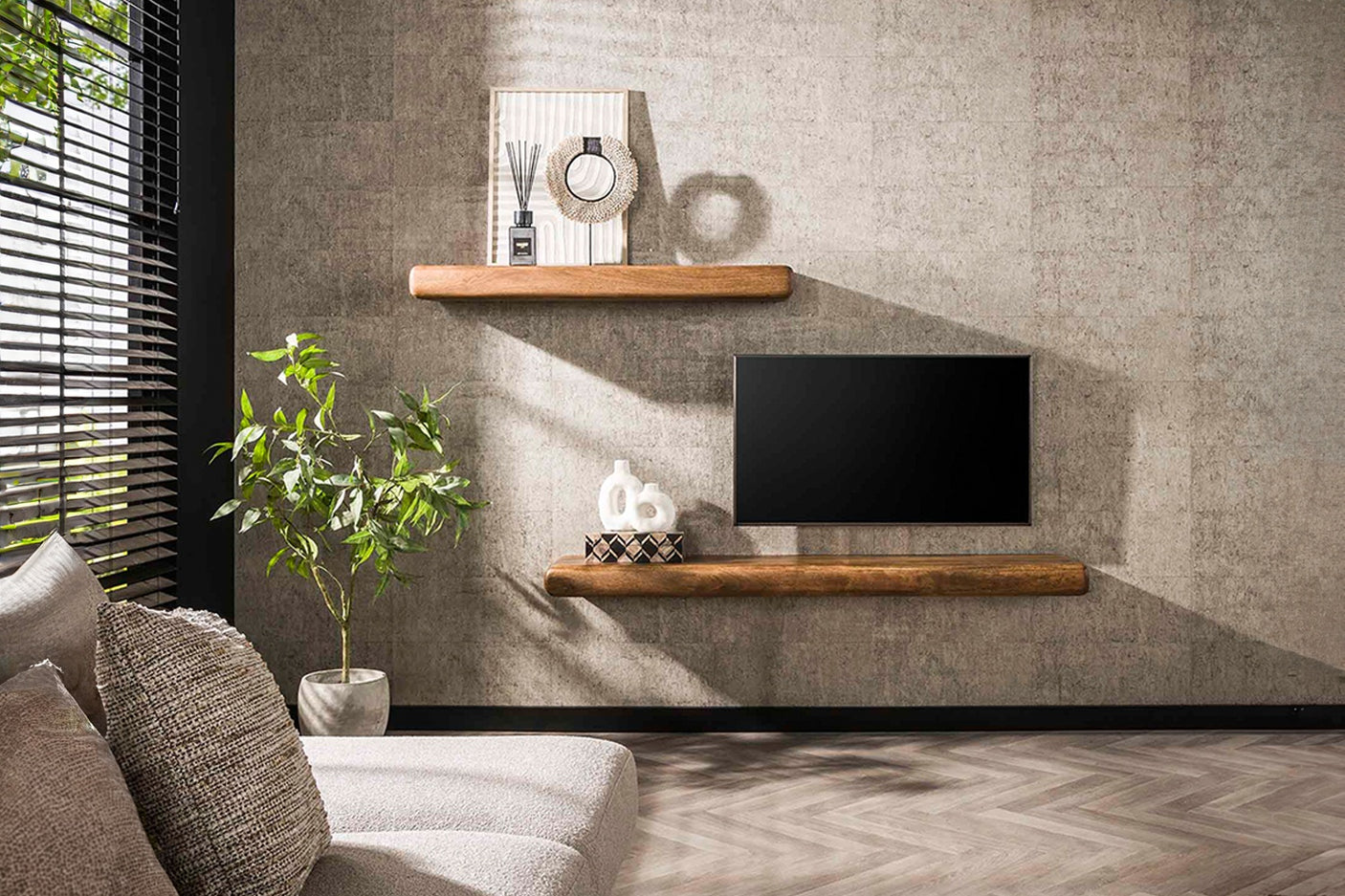 10484094-4afd-472d-8e27-8e66890c2b51