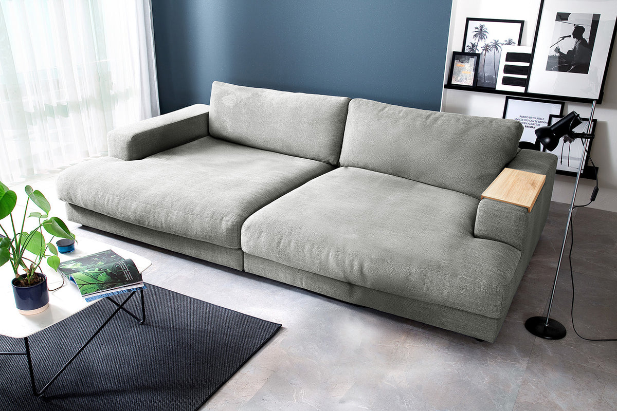 KAWOLA Big Sofa MADELINE Stoff silber, 290 x 190, mit Holztablett natur