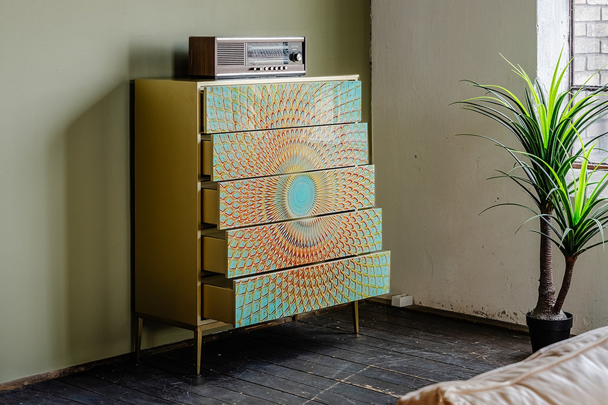 KAWOLA Highboard LAGO 5 Schubladen Glas grün Fuß Edelstahl goldfarben