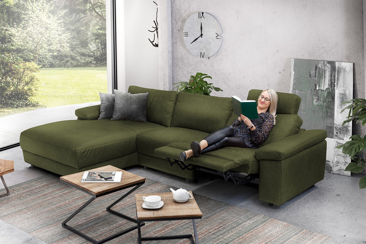 KAWOLA Sofa LOLA Ecksofa Stoff moosgrün mit motorischer Relaxfunktion