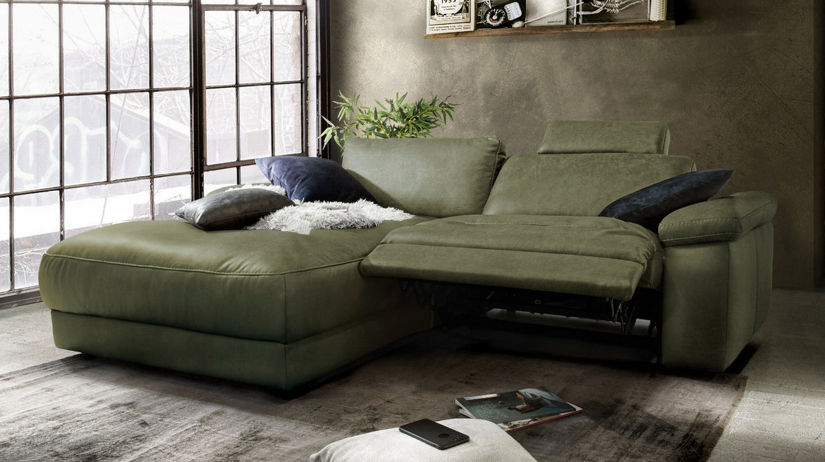 KAWOLA Sofa LOLA Ecksofa Stoff moosgrün mit motorischer Relaxfunktion