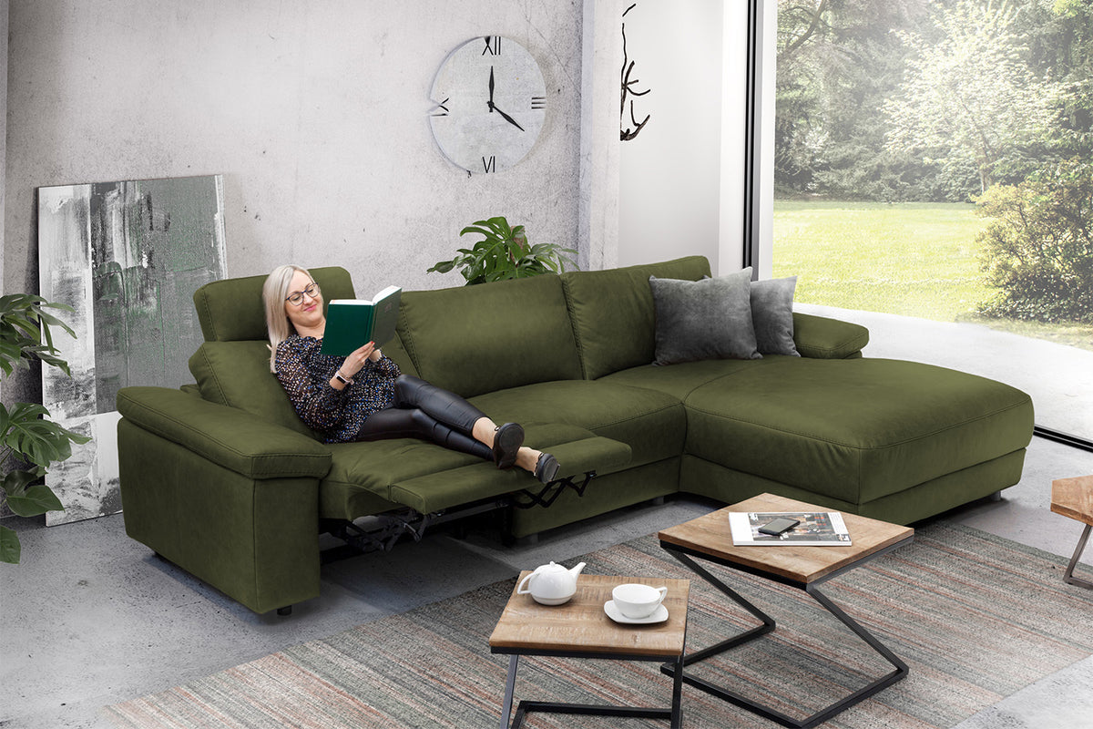 KAWOLA Sofa LOLA Ecksofa Stoff moosgrün mit motorischer Relaxfunktion