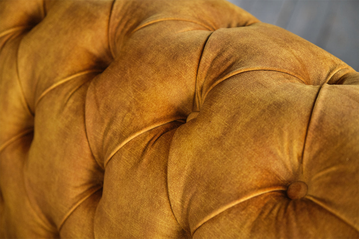 KAWOLA Sofa NILO 3-Sitzer Velvet Vintage gold