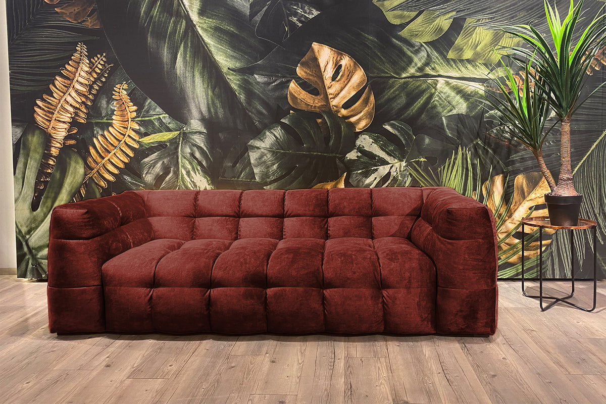 KAWOLA Sofa ROSARIO Velvet bordeaux, 2-Sitzer