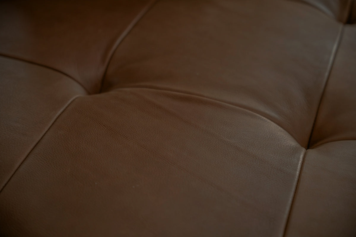 KAWOLA Sofa WIOLO Schlafsofa Daybed mit Hocker Leder dunkelbraun