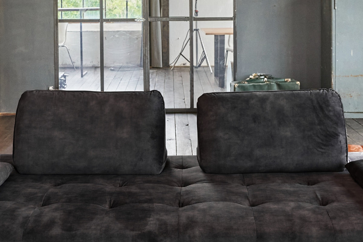 KAWOLA Sofa WIOLO Schlafsofa Daybed velvet anthrazit