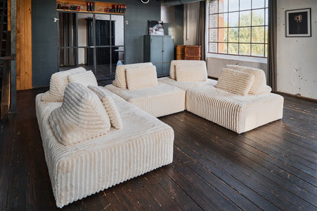 e7a5b77a-3811-4ac6-b9c8-4e474980e158