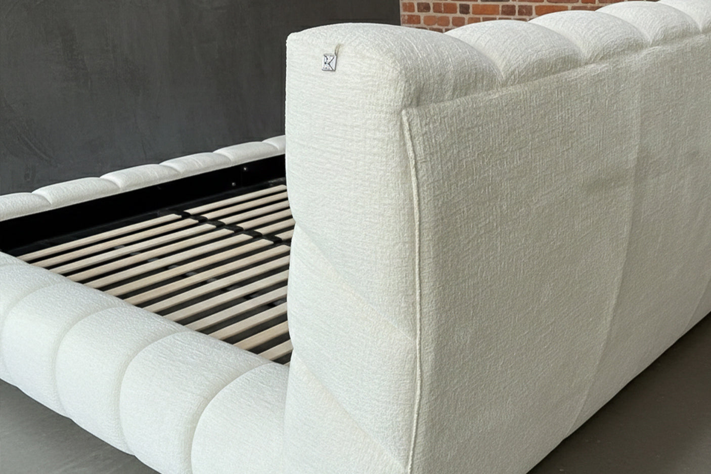 c2b1dee0-811d-4f53-8943-e07e9afb19ee