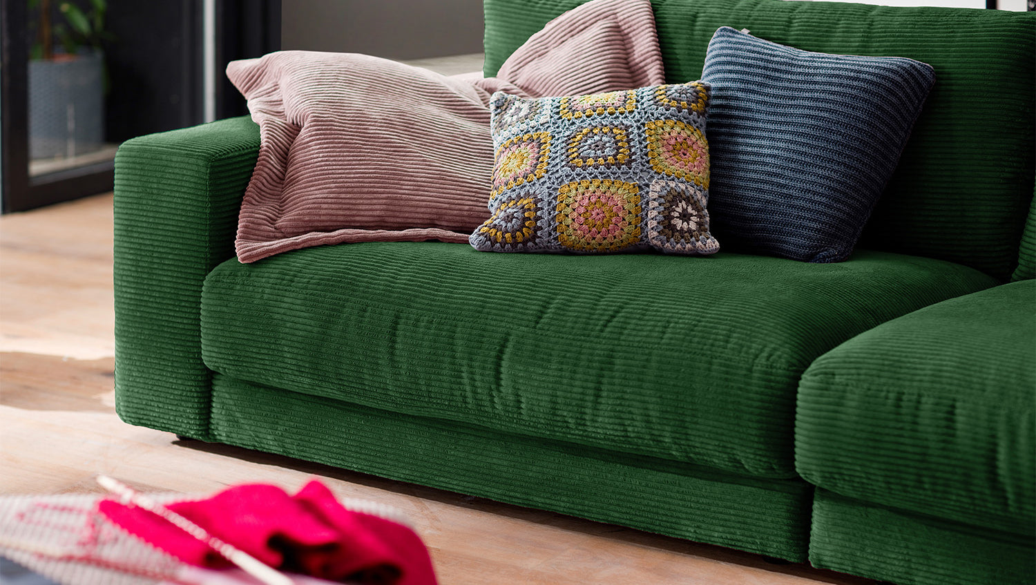 B-Ware KAWOLA Sofa MADELINE 3-Sitzer Cord smaragd