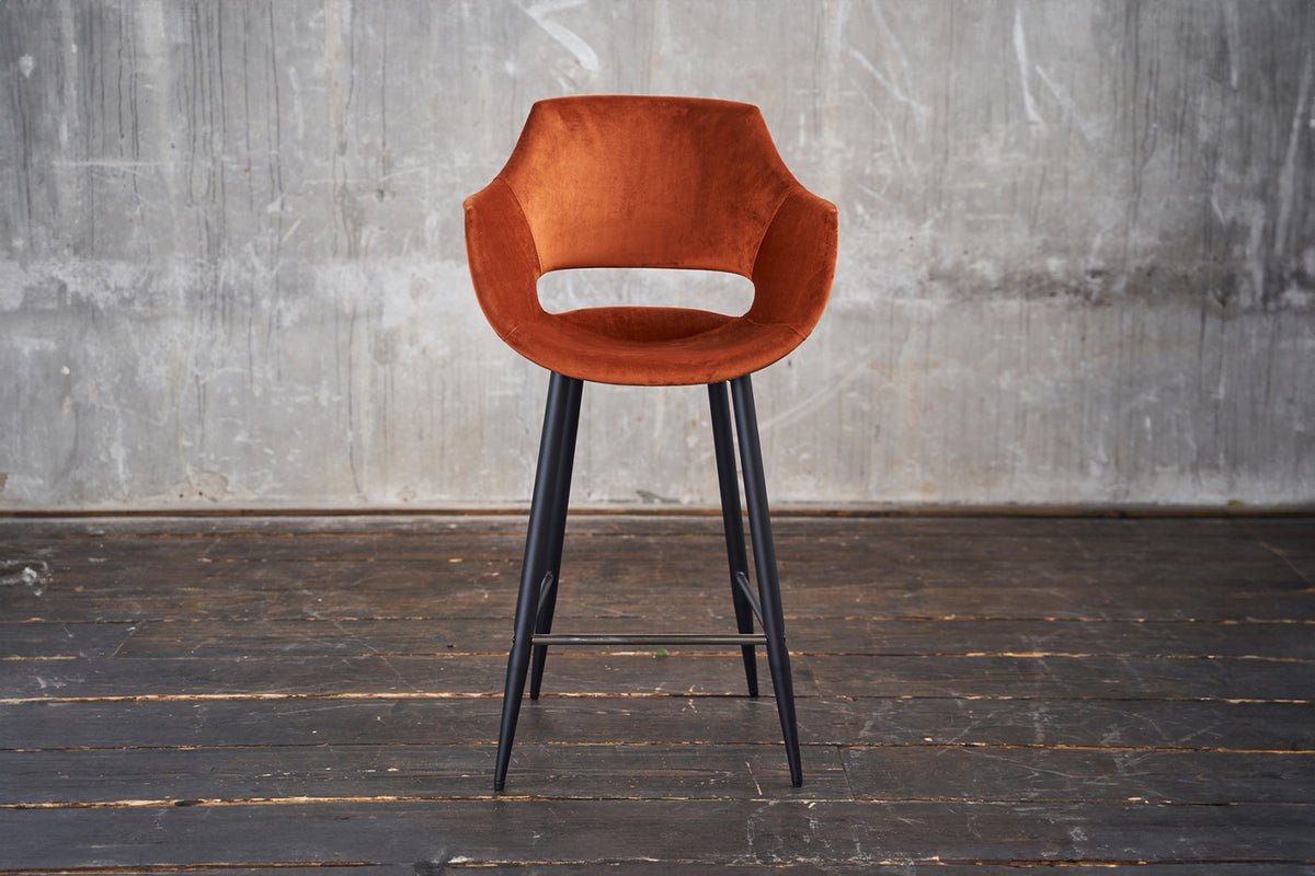 B-Ware KAWOLA Thekenhocker ZAJA Barstuhl Sitzhöhe 65 cm Velvet cognac