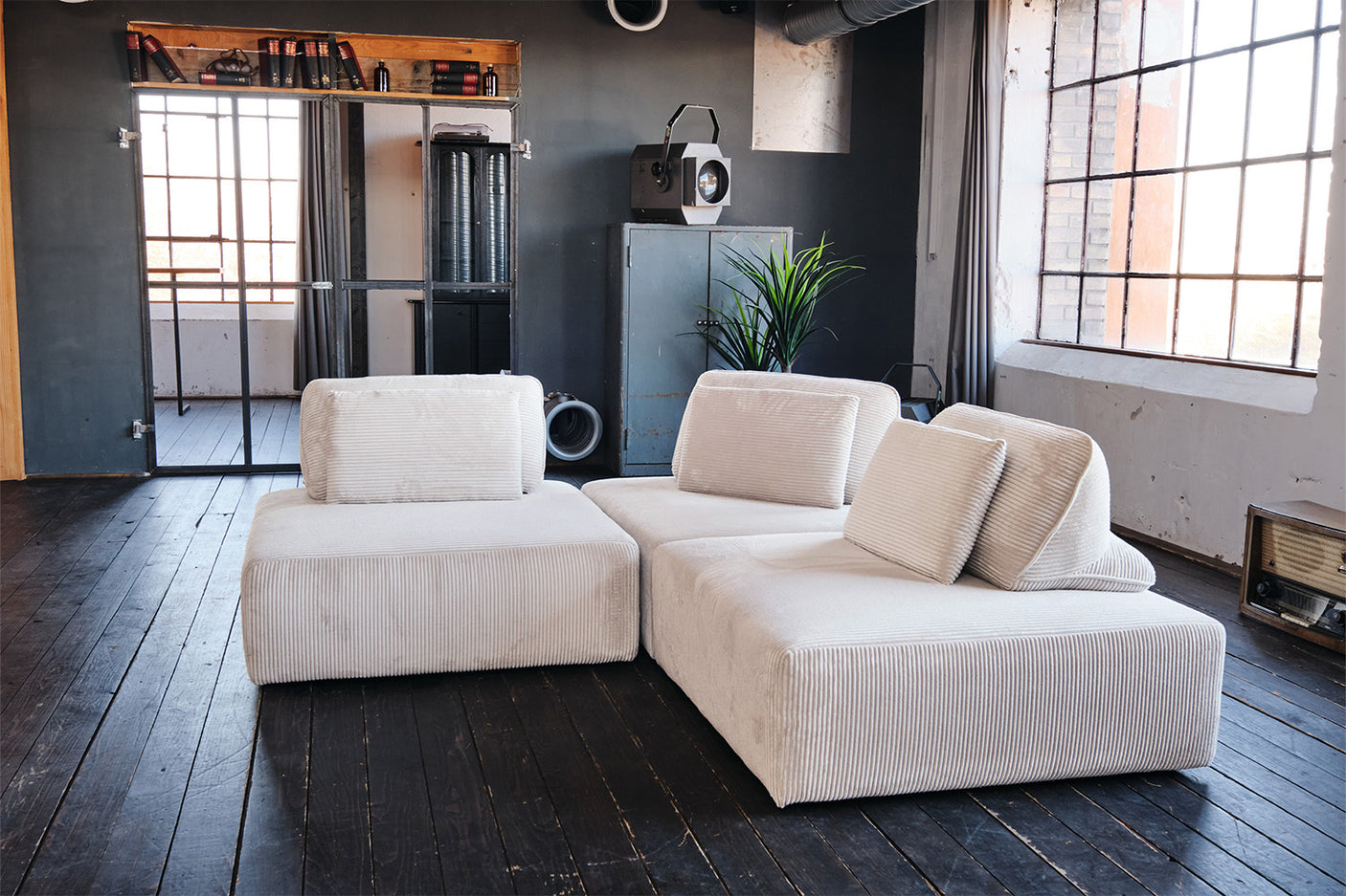 63bf48a8-5861-4fd9-988d-270a223580be