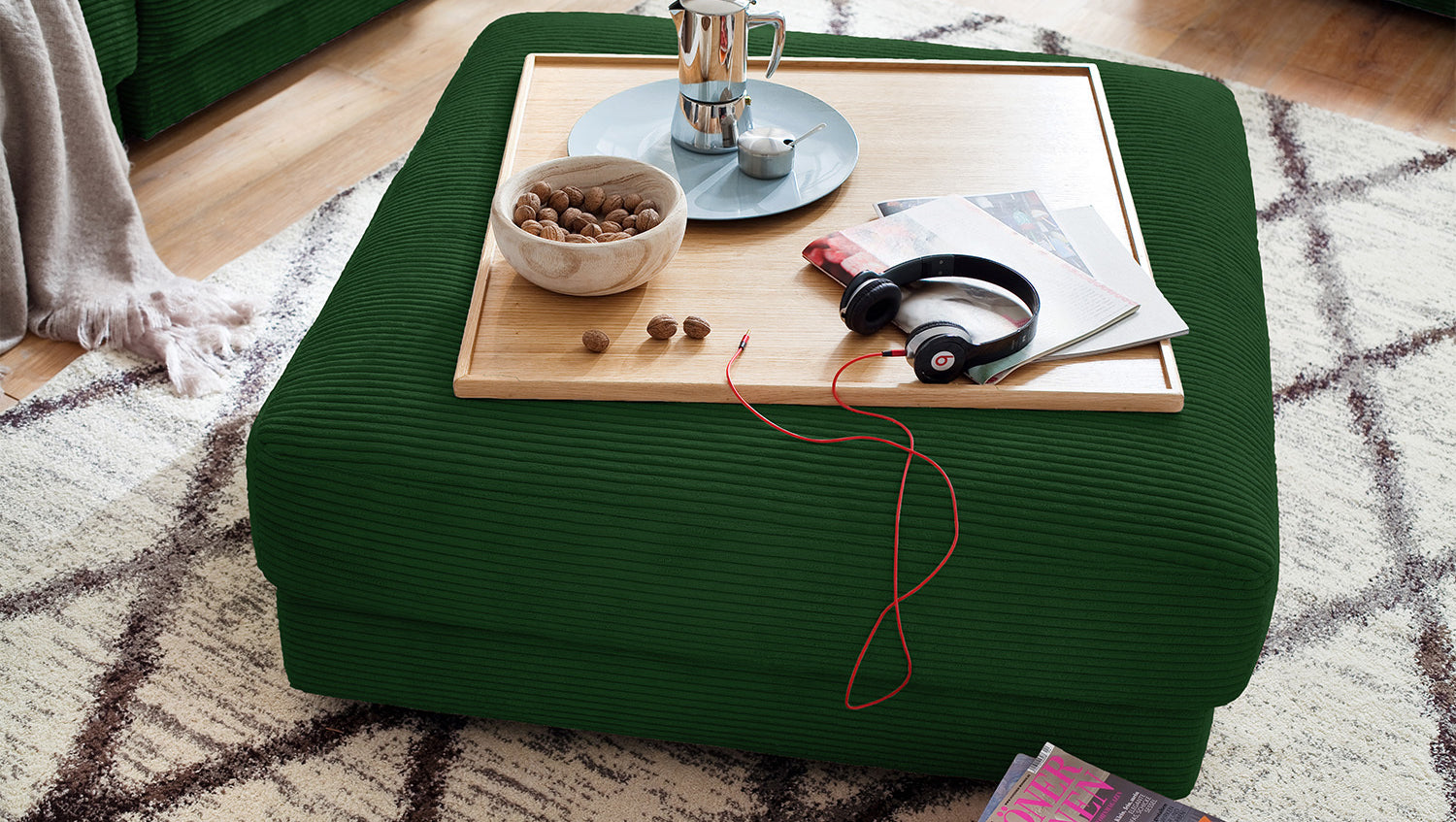 KAWOLA Big Hocker MADELINE Polsterhocker Cord smaragd