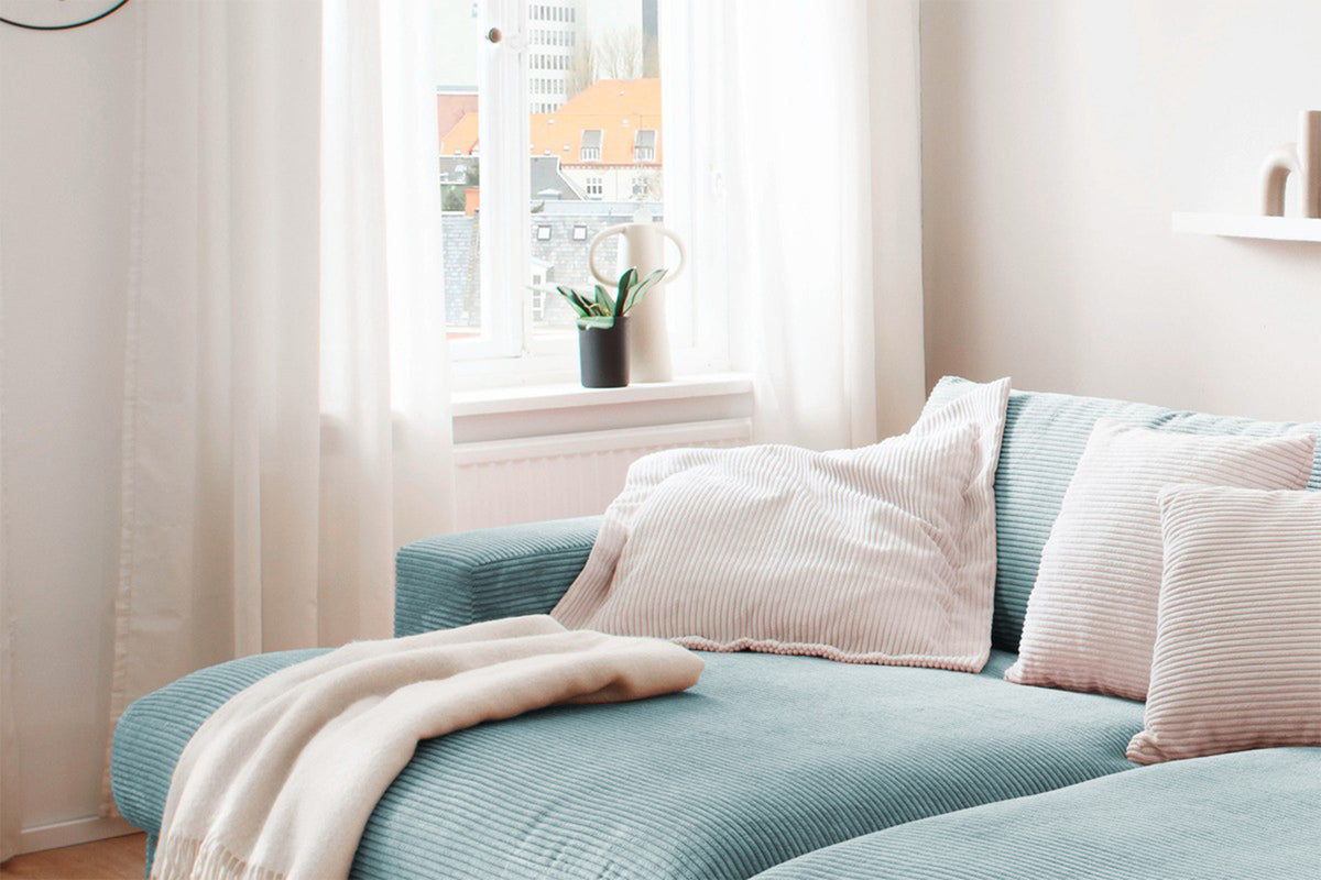 KAWOLA Big Sofa MADELINE Cord hellblau