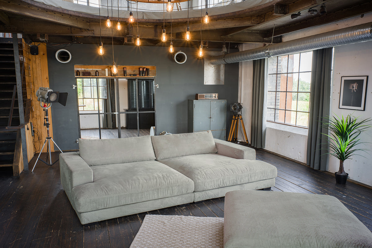 KAWOLA Big Sofa MADELINE Cord hellgrau mit Hocker und 4 Zierkissen