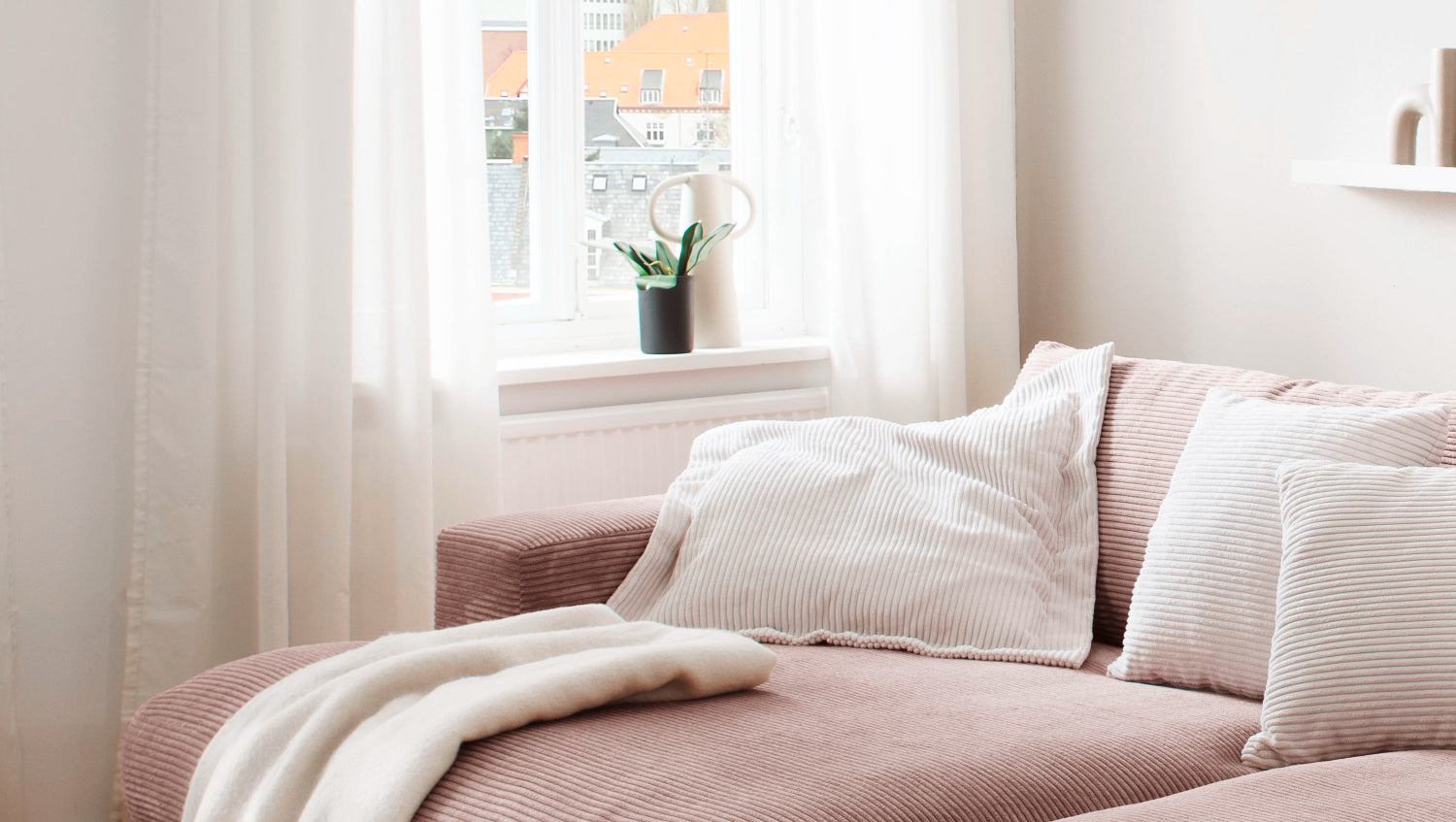 KAWOLA Big Sofa MADELINE Cord rosa