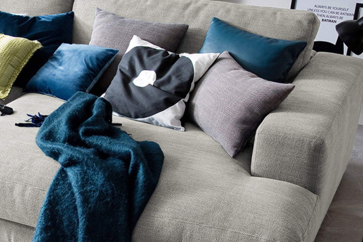 KAWOLA Big Sofa MADELINE Stoff silber