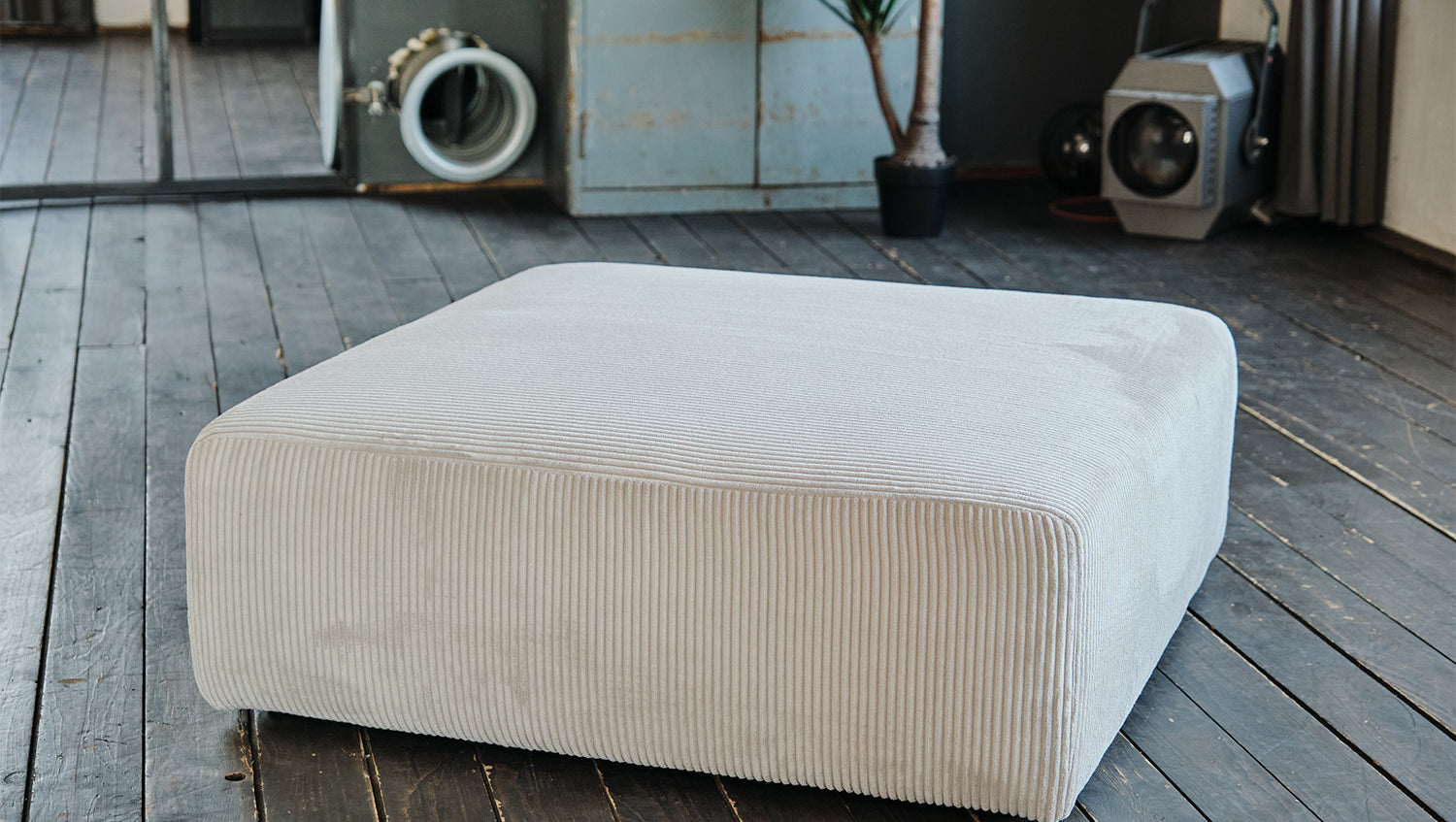 KAWOLA Hocker WIOLO SOFT Polsterhocker mit Rückenkissen Cord hellgrau