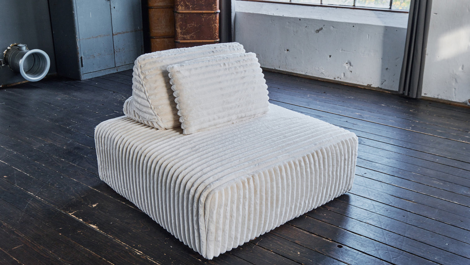 KAWOLA Hocker WIOLO SOFT Polsterhocker mit Rückenkissen Weicher Breitcord cremeweiß