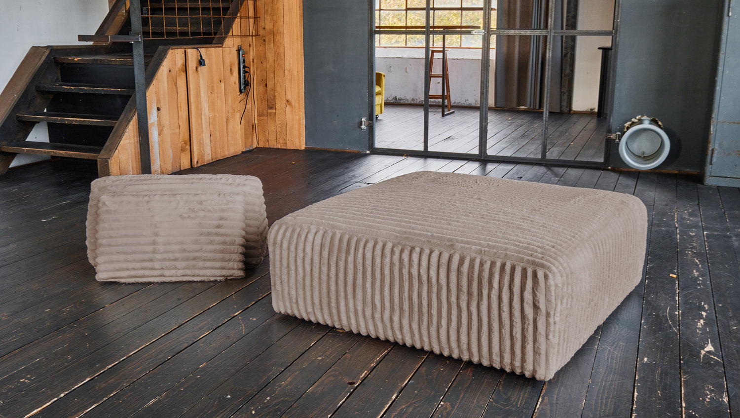 KAWOLA Hocker WIOLO SOFT Polsterhocker mit Rückenkissen Weicher Breitcord taupe