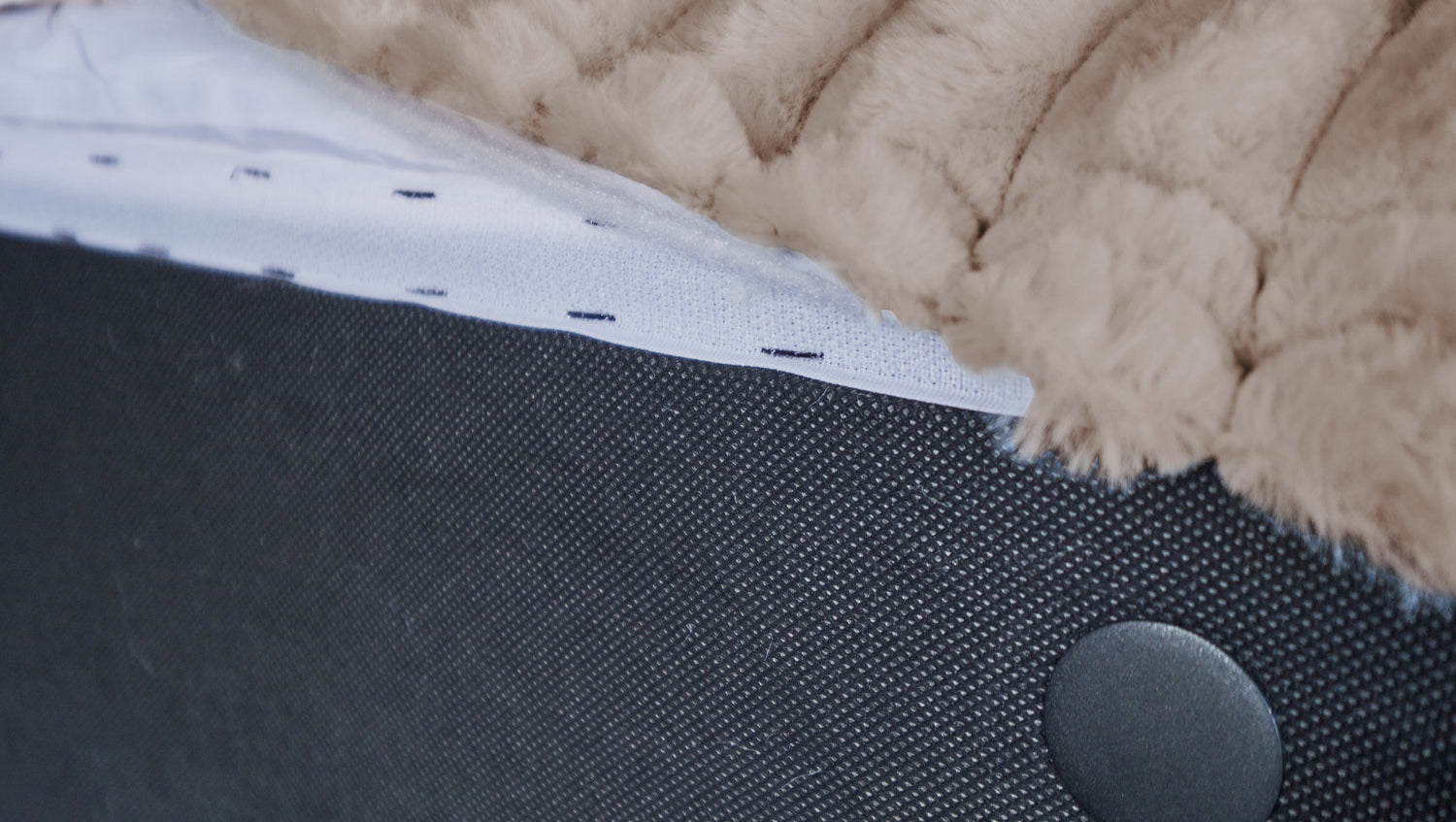 KAWOLA Hocker WIOLO SOFT Polsterhocker mit Rückenkissen Weicher Breitcord taupe