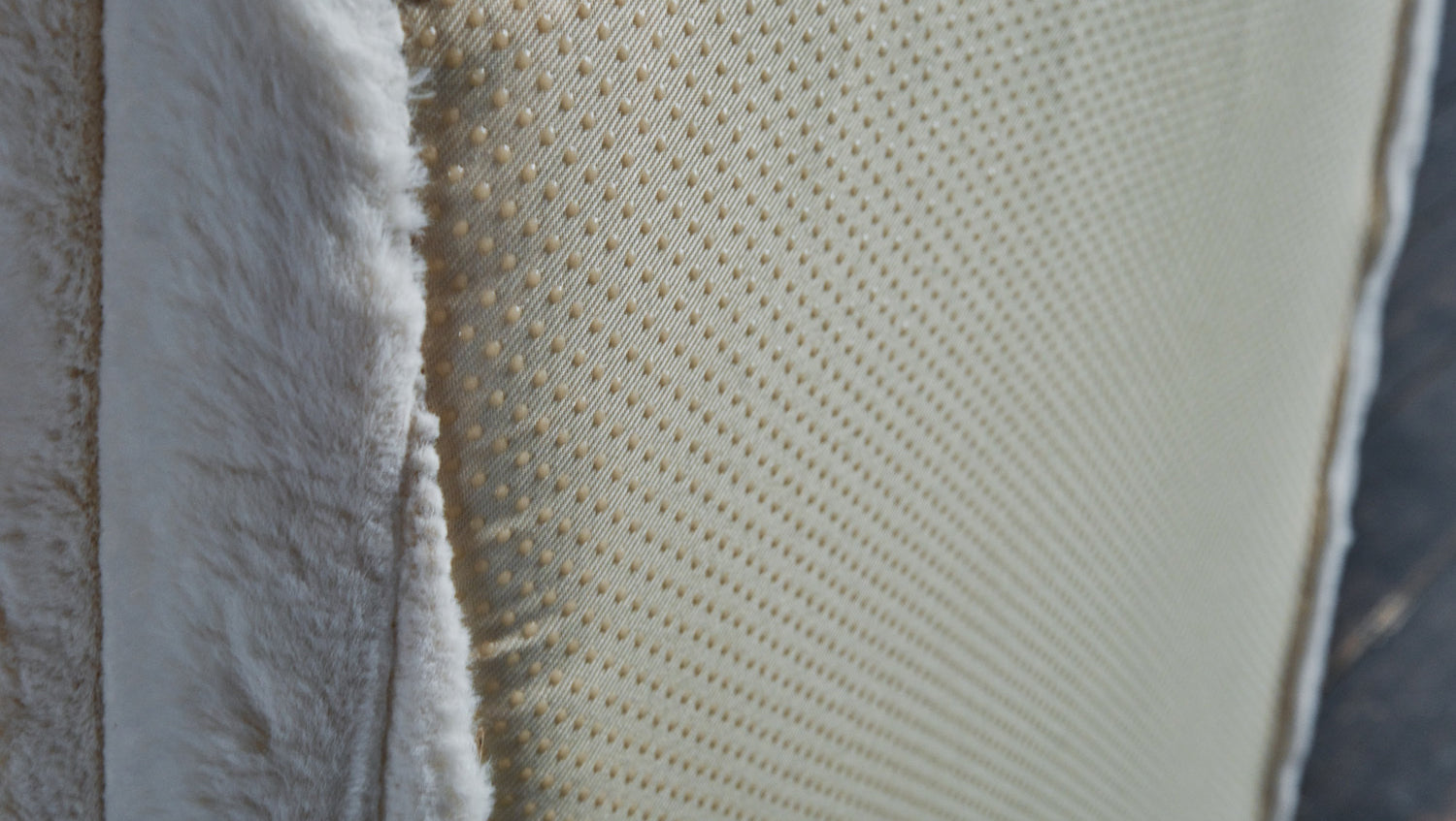 KAWOLA Hocker WIOLO SOFT Polsterhocker mit Rückenkissen Weicher Breitcord cremeweiß
