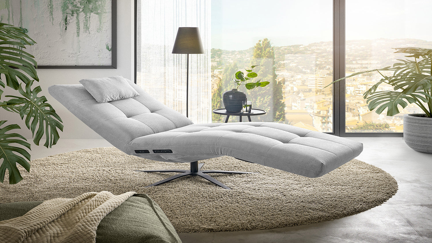 KAWOLA Relaxliege LETICIA motorisch Feincord silber, Mit Kissen, Relaxfunktion, Drehbar (360°), Mit Akku