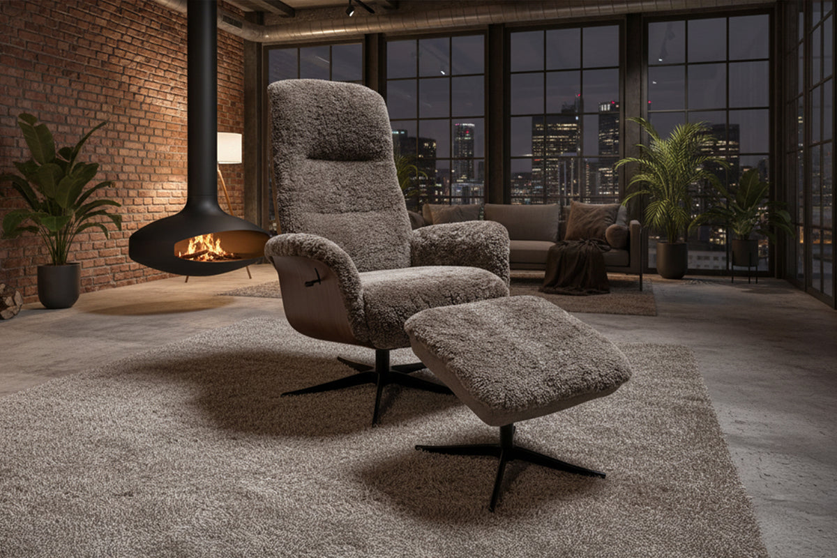 KAWOLA Relaxsessel SILVA Drehsessel Schaffell beige mit Hocker