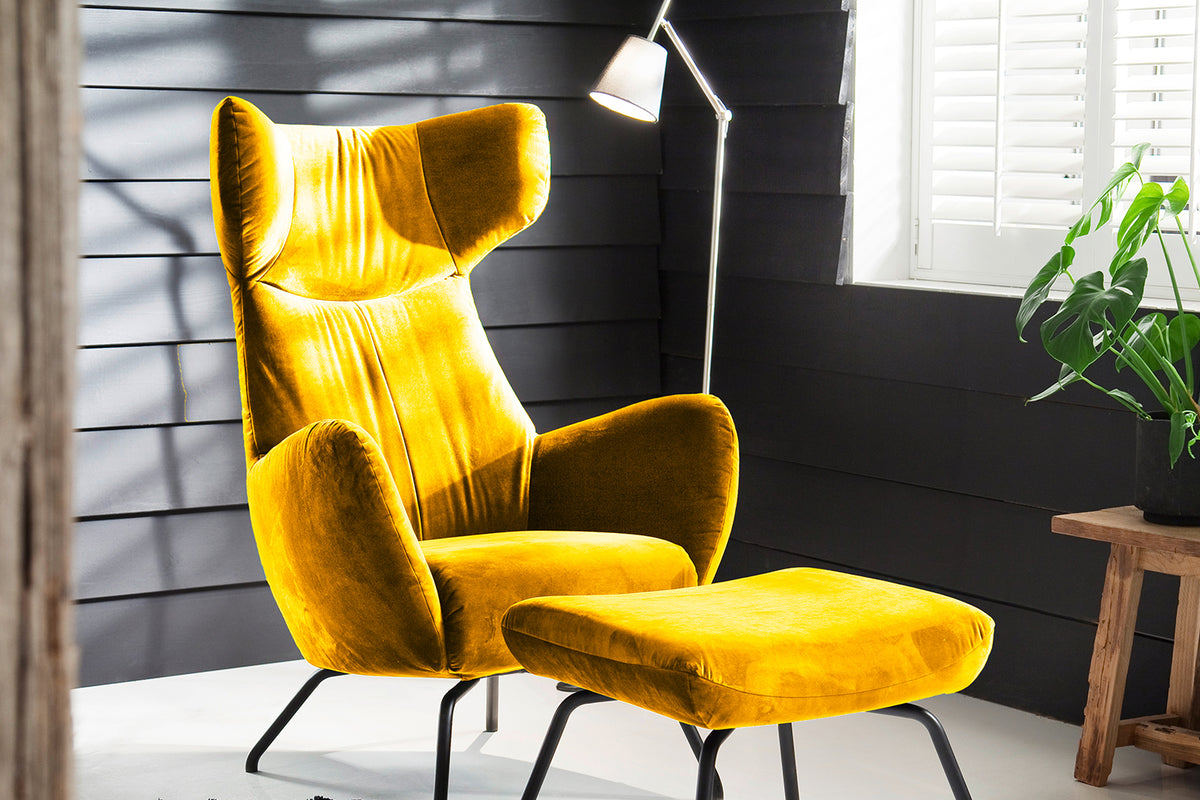 KAWOLA Sessel LOTTE Ohrensessel velvet curry mit Hocker