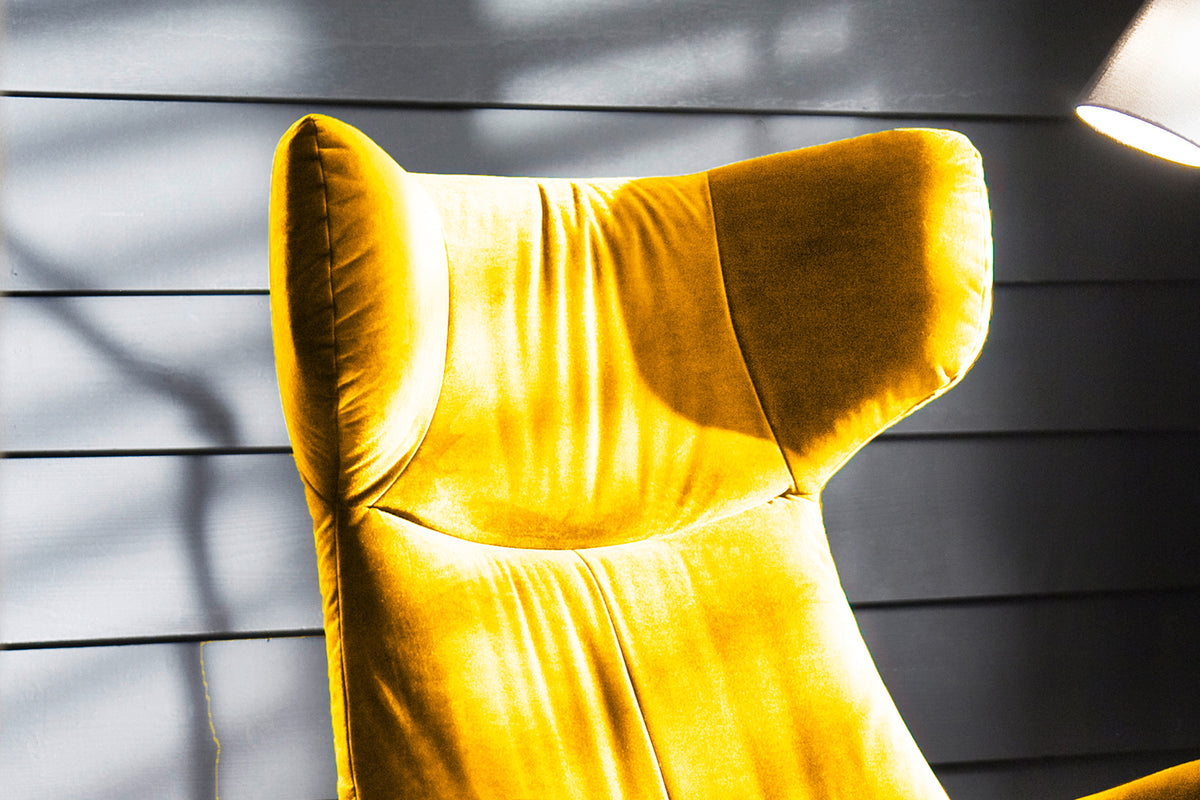 KAWOLA Sessel LOTTE Ohrensessel velvet curry mit Hocker
