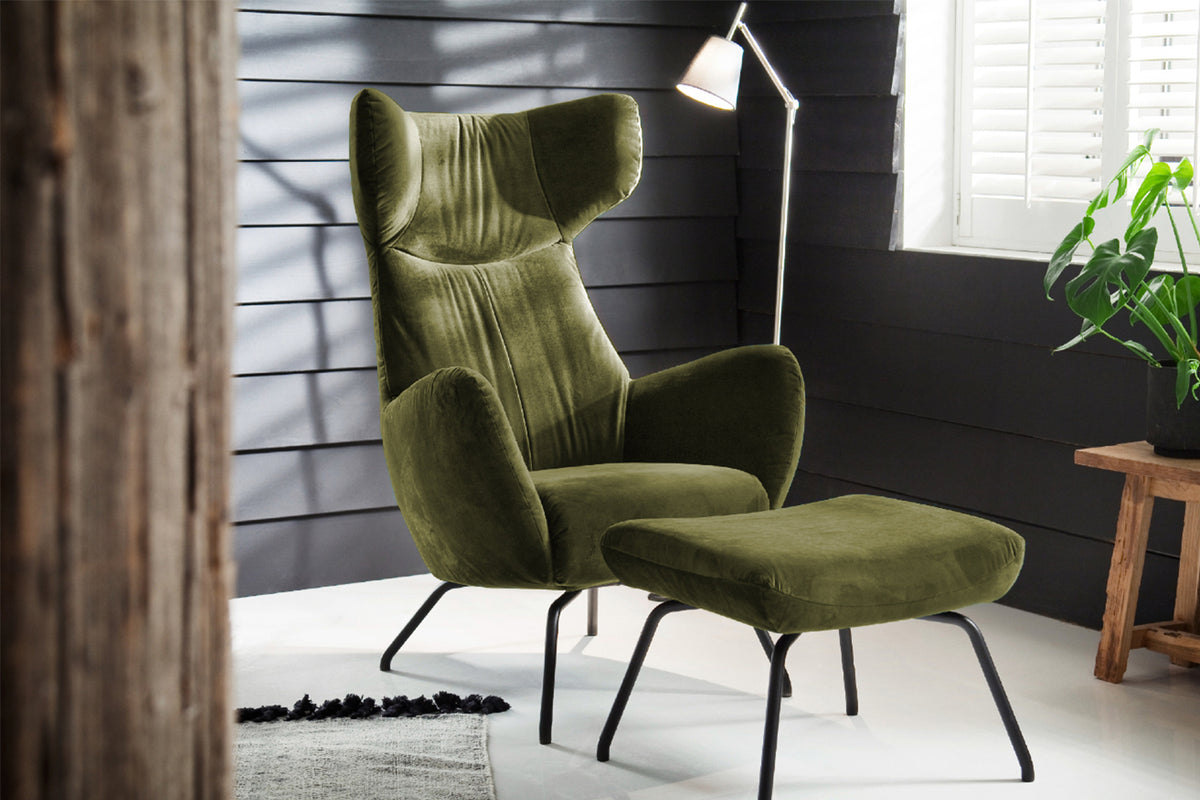 KAWOLA Sessel LOTTE Ohrensessel velvet olivgrün mit Hocker
