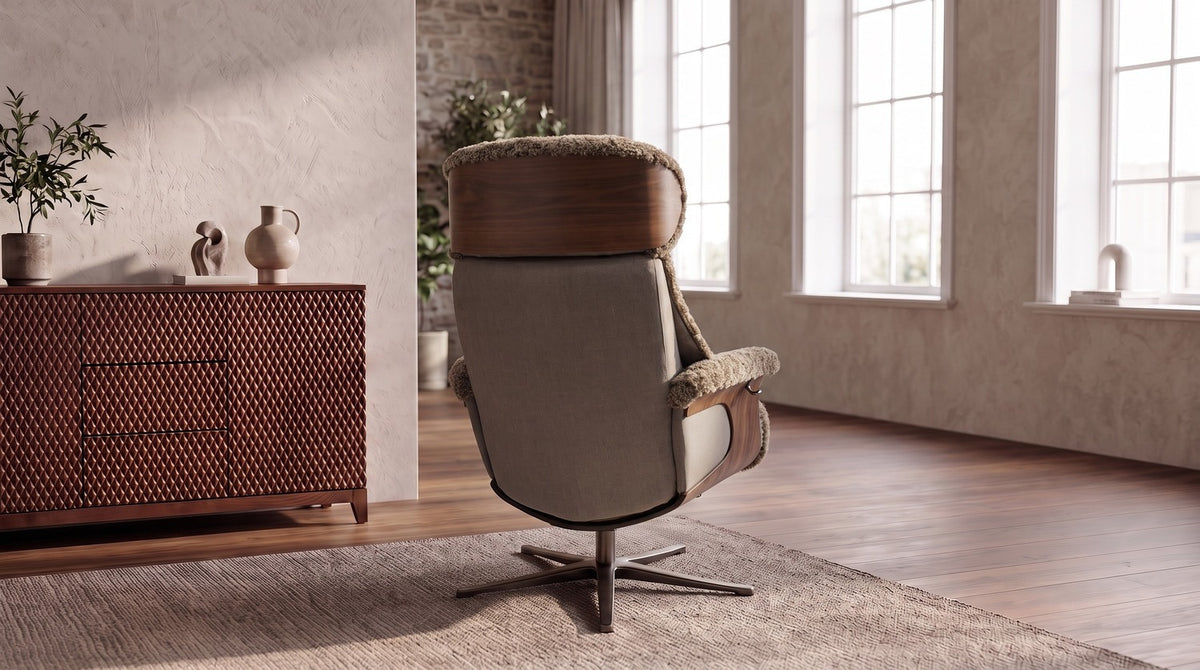 KAWOLA Sessel TOSAR Relaxsessel drehbar Schaffell grau mit Hocker