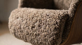 KAWOLA Sessel TOSAR Relaxsessel drehbar Schaffell grau mit Hocker