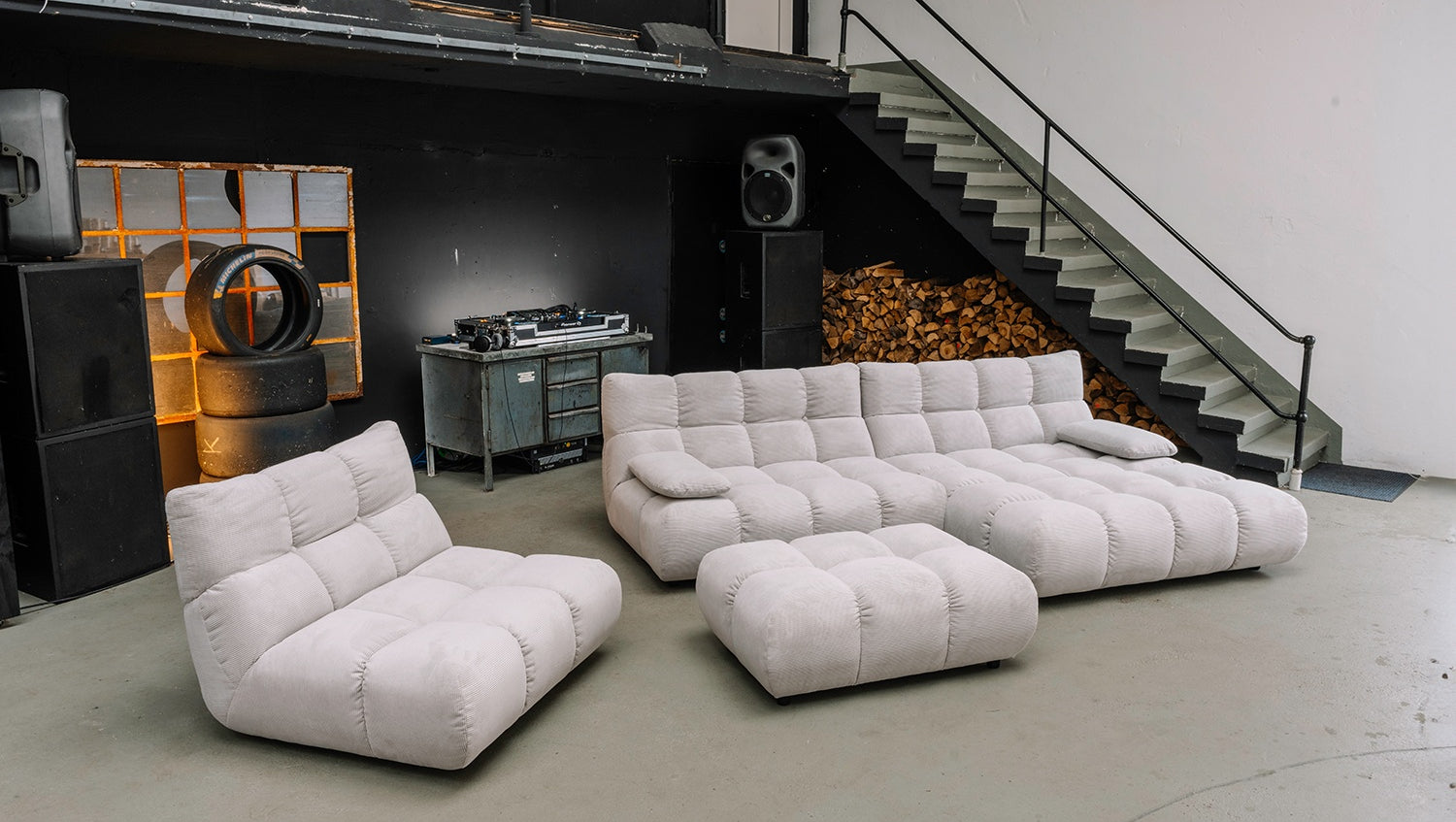 KAWOLA Sitzgruppe VIVIEN Ecksofa Drehsessel Hockerbank Feincord silber, Rechts