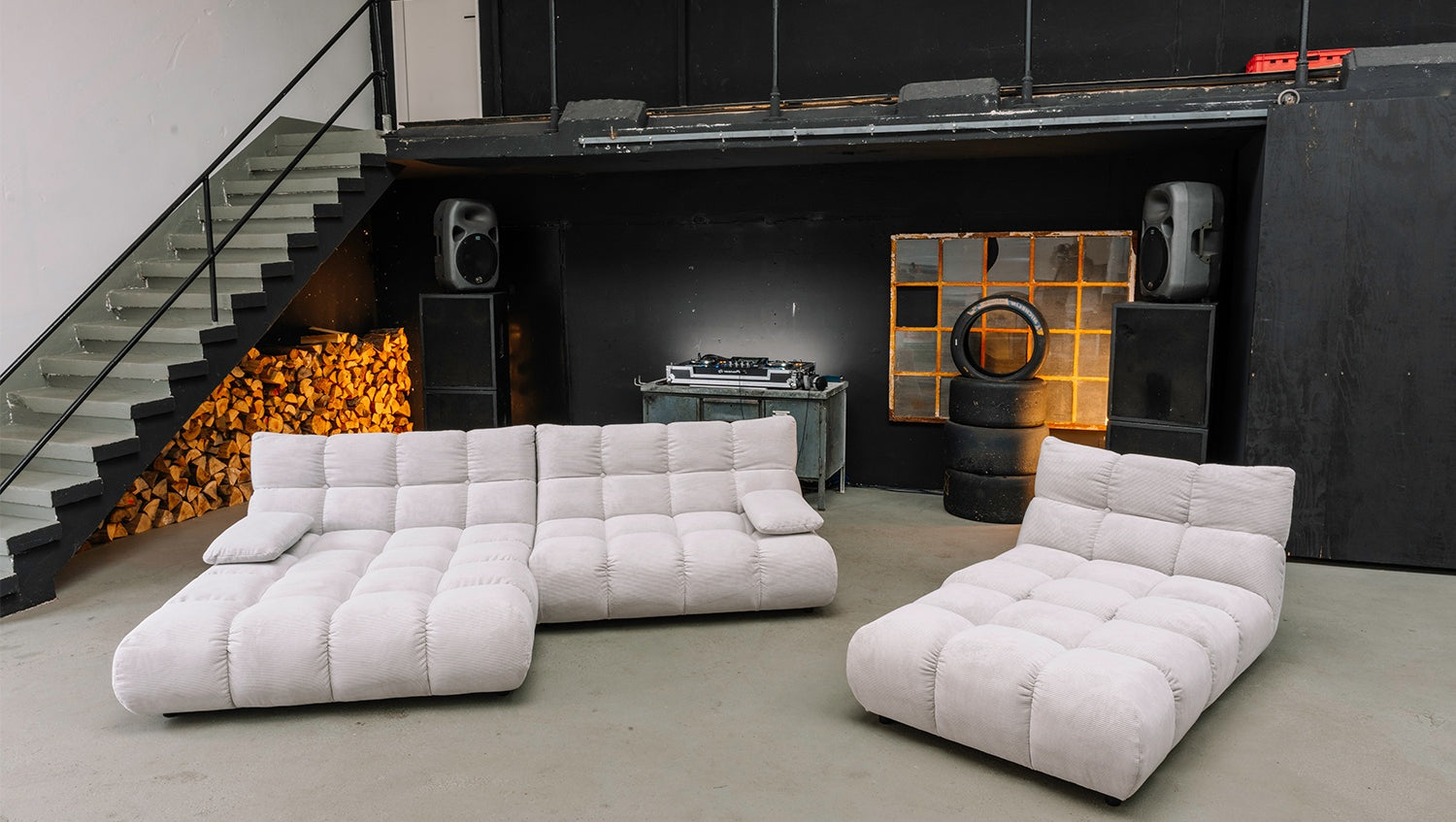 KAWOLA Sitzgruppe VIVIEN Ecksofa Drehsessel Hockerbank Feincord silber