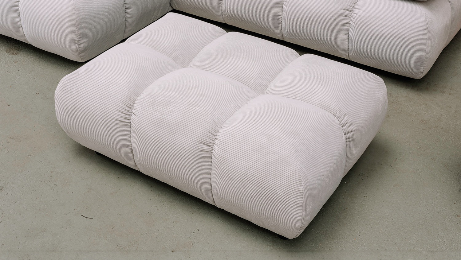 KAWOLA Sitzgruppe VIVIEN Ecksofa Drehsessel Hockerbank Feincord silber