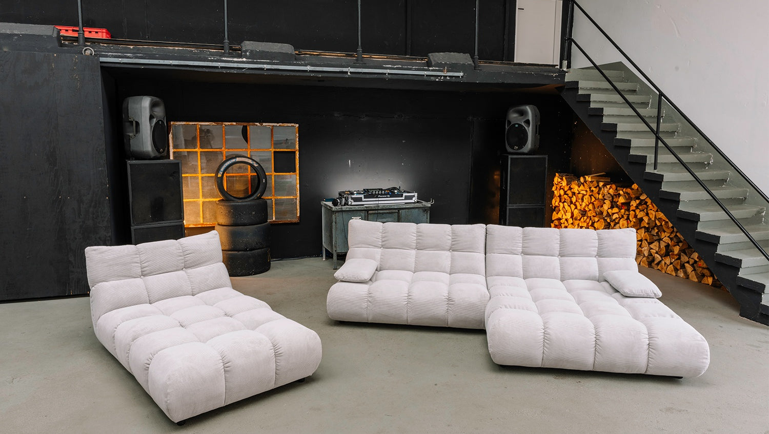 KAWOLA Sitzgruppe VIVIEN Ecksofa Drehsessel Hockerbank Feincord silber