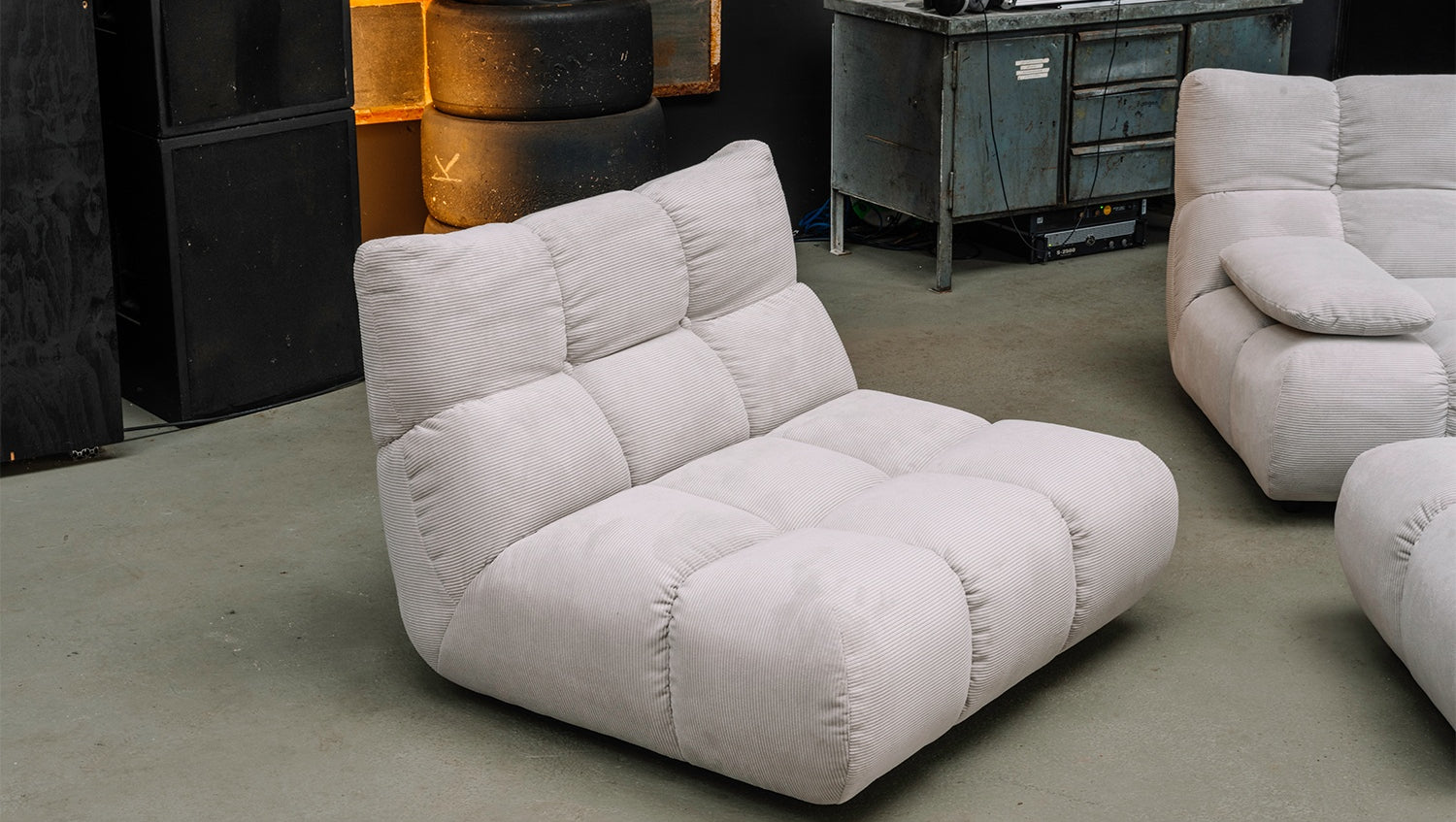 KAWOLA Sitzgruppe VIVIEN Ecksofa Drehsessel Hockerbank Feincord silber