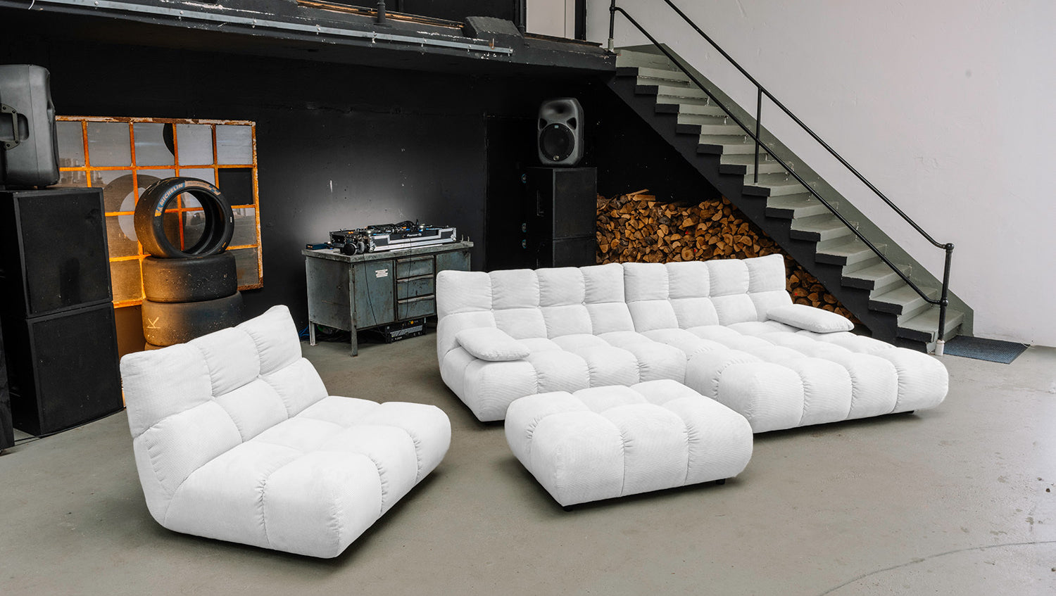 KAWOLA Sitzgruppe VIVIEN Ecksofa Drehsessel Hockerbank Feincord weiß, Rechts