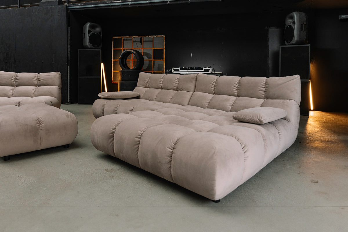 KAWOLA Sitzgruppe VIVIEN Ecksofa Drehsessel Hockerbank Velvet sand
