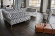 KAWOLA Sofa NARLA Ecksofa Chesterfield Stoff velvet silber Recamiere links