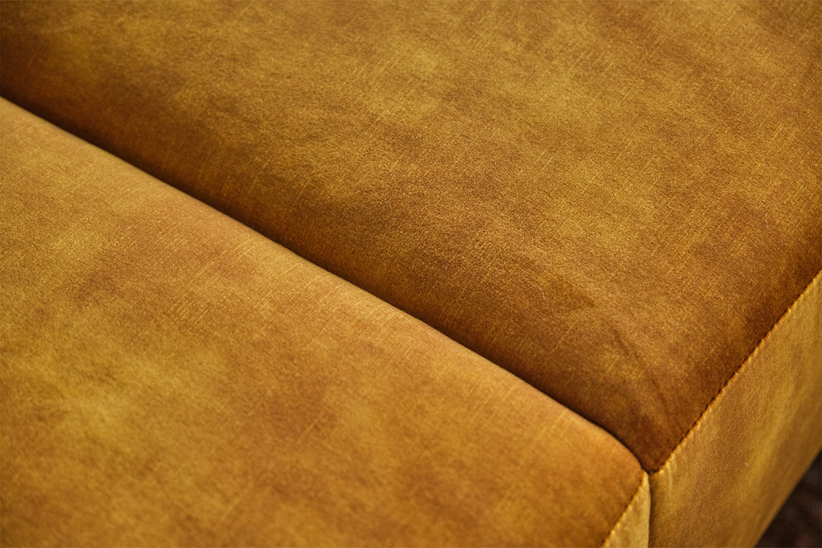 KAWOLA Sofa NILO 3-Sitzer Velvet Vintage gold