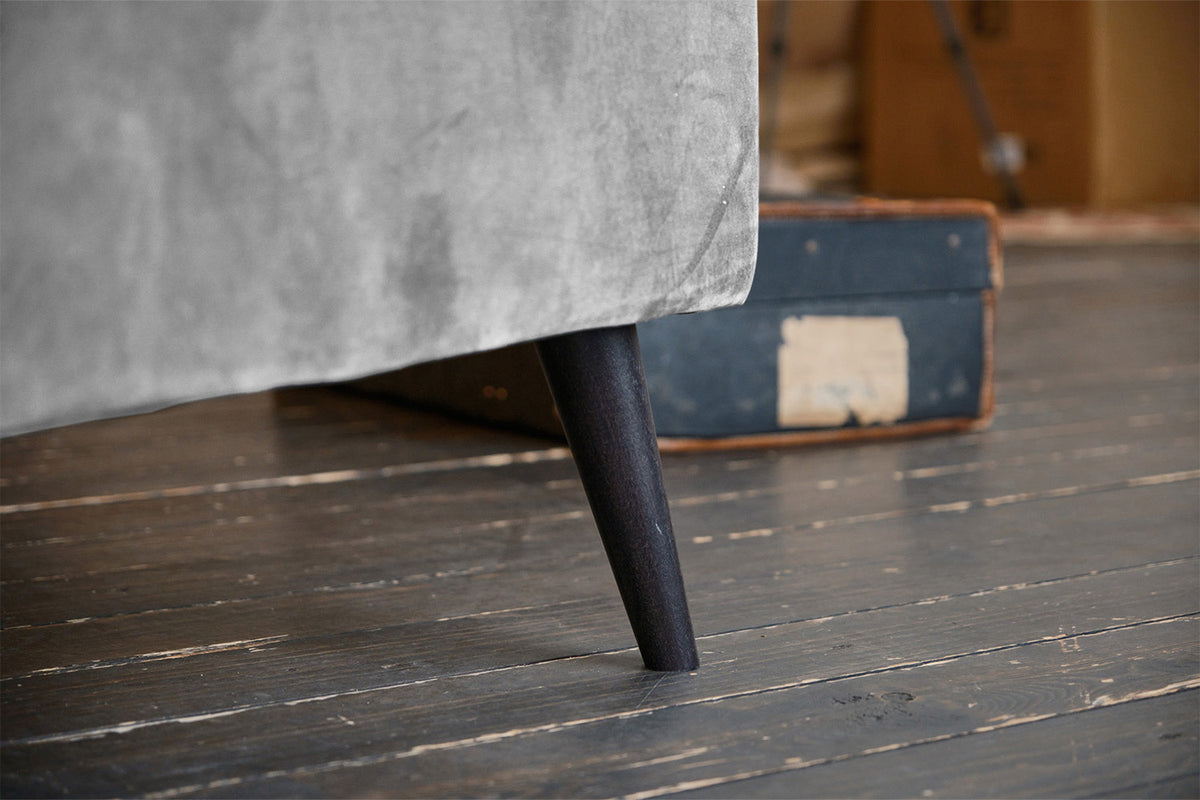 KAWOLA Sofa QUENYA Ecksofa Cord dunkelgrau / Velvet silber