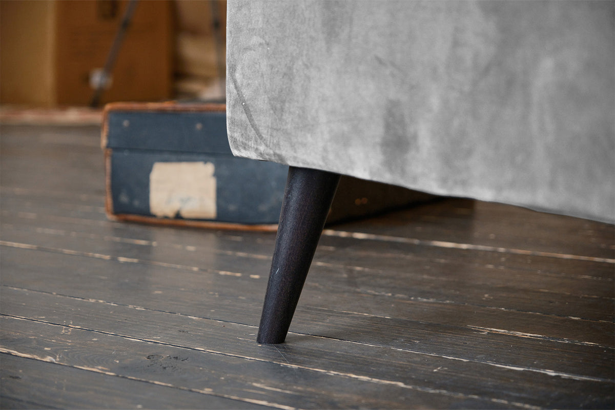 KAWOLA Sofa QUENYA Ecksofa Cord dunkelgrau / Velvet silber