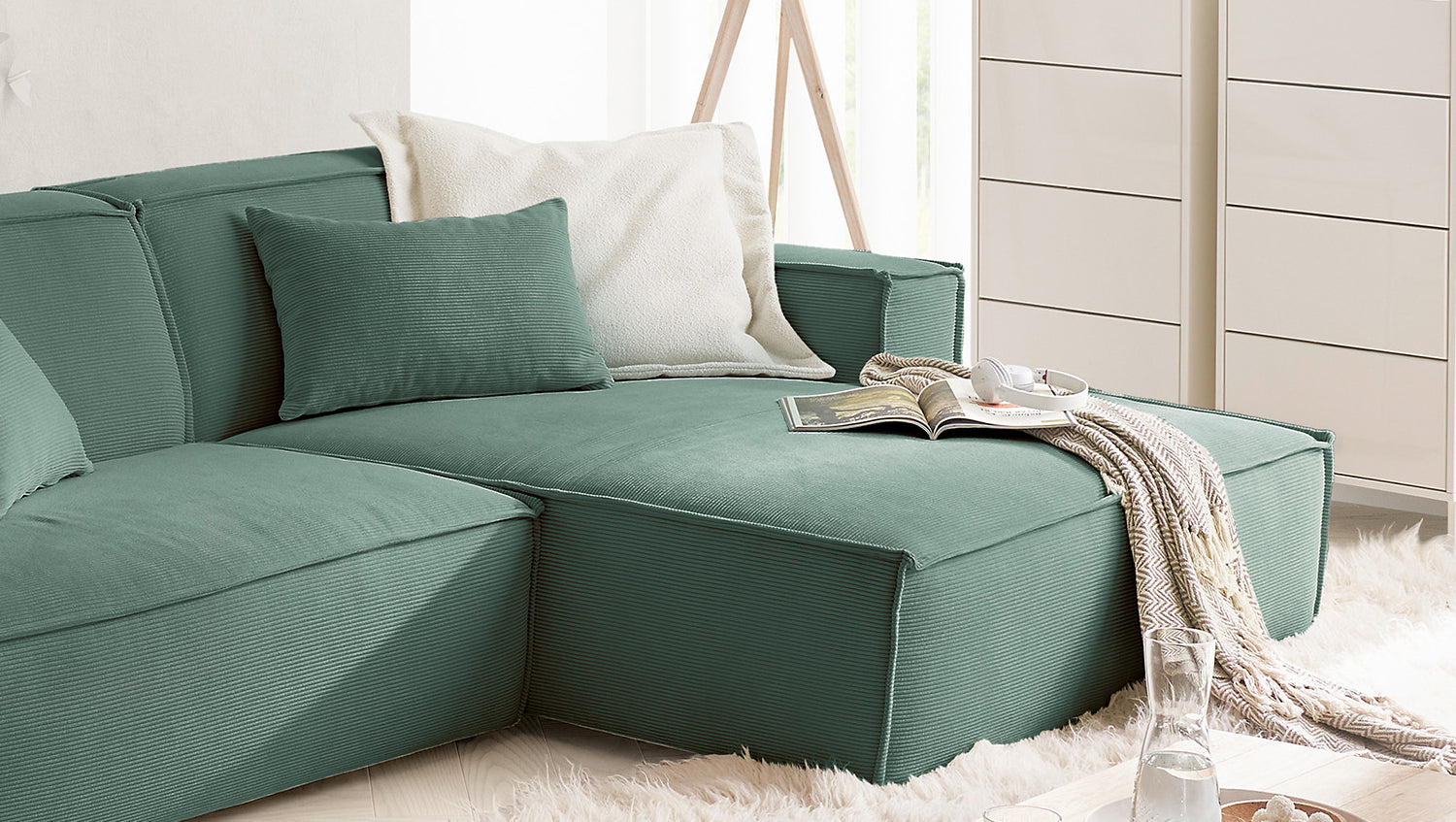 KAWOLA Sofa SAMU Ecksofa Feincord grün