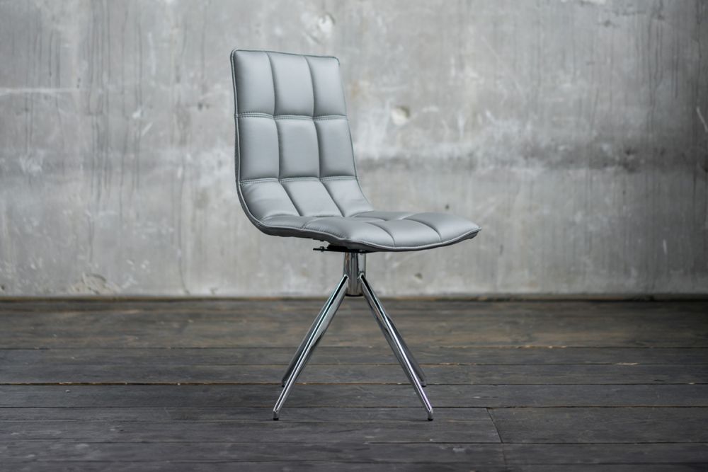 B-Ware KAWOLA Stuhl Vendra Esszimmerstuhl Drehstuhl Kunstleder grau Fuß Chrome 46,50x57x91cm (B/T/H)