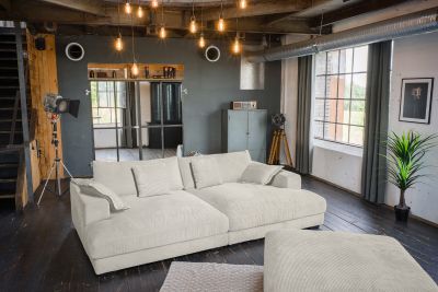 KAWOLA Big Sofa MADELINE Cord cremeweiß mit Hocker und 4 Zierkissen ohne Holztablett
